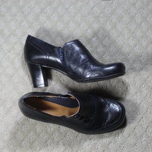 Nurture Leon Women's Size 6.5 Side Zip Navy Blue Leather 2.5" Heels